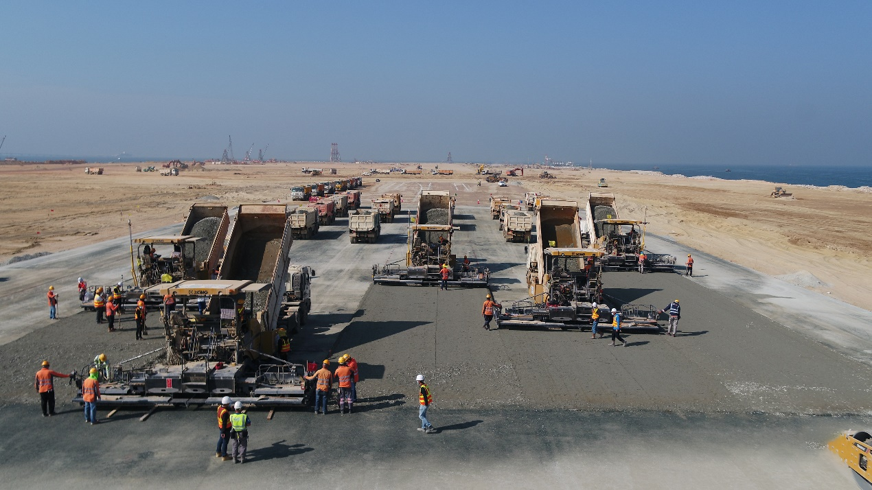 天宝数字化施工系统应用香港机场跑道建设